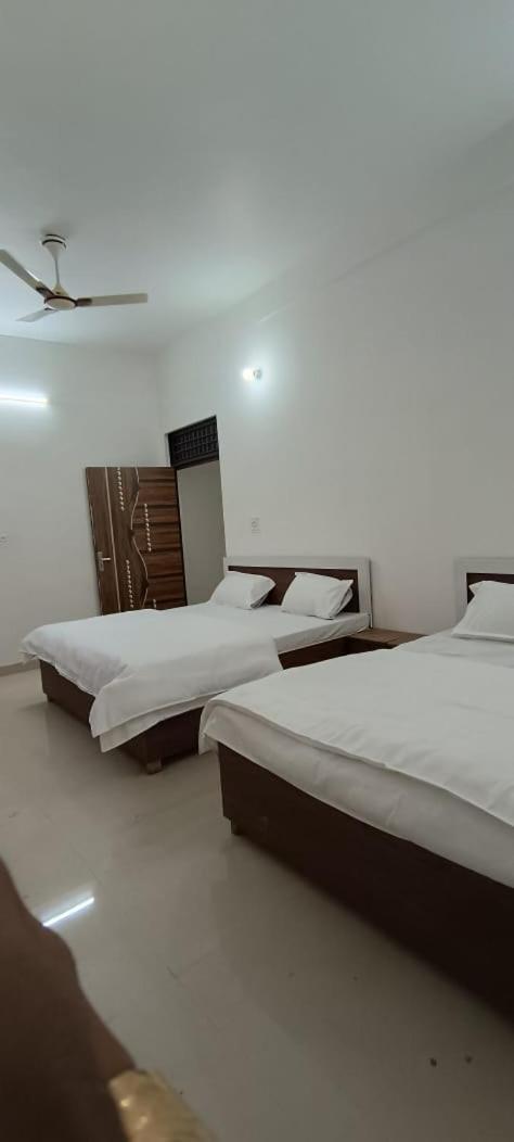 Geeta Palace Guest house *